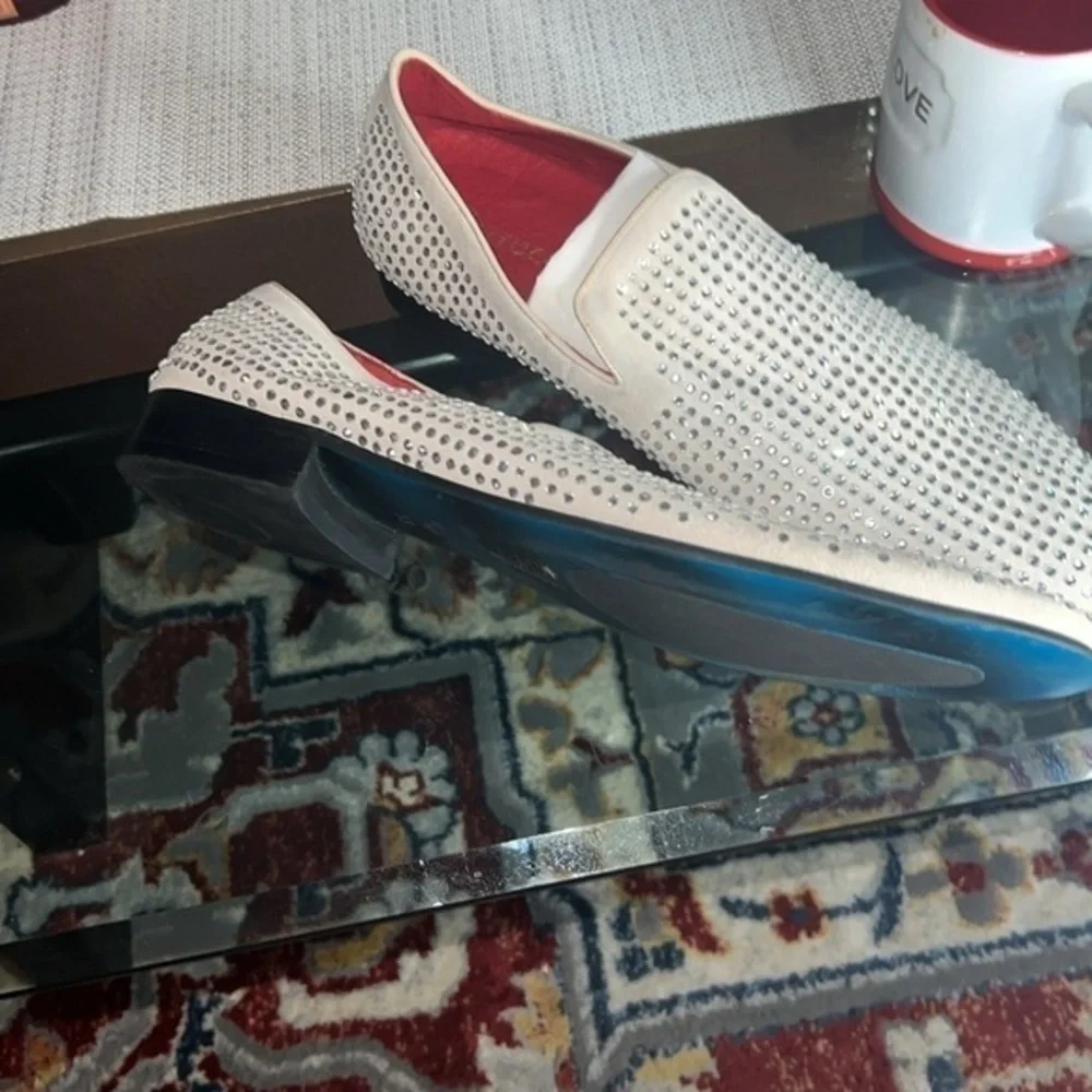 Carrucci suede with beautiful crystals blue bottoms shoes size13,